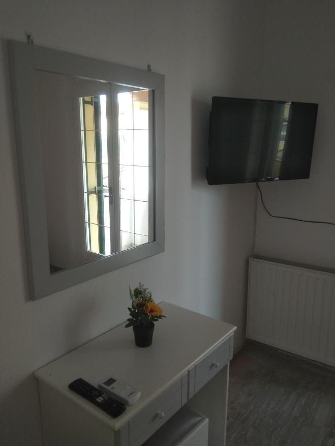 Demy'S Studio Appartement Acharavi  Buitenkant foto